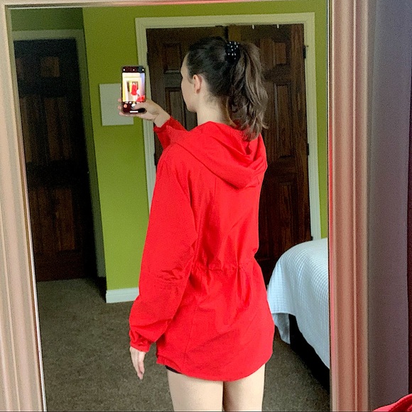 UNDER ARMOUR - red rain jacket - never been worn! - Picture 3 of 6